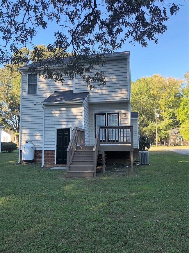 Building Photo - 409 Wilmer Ave