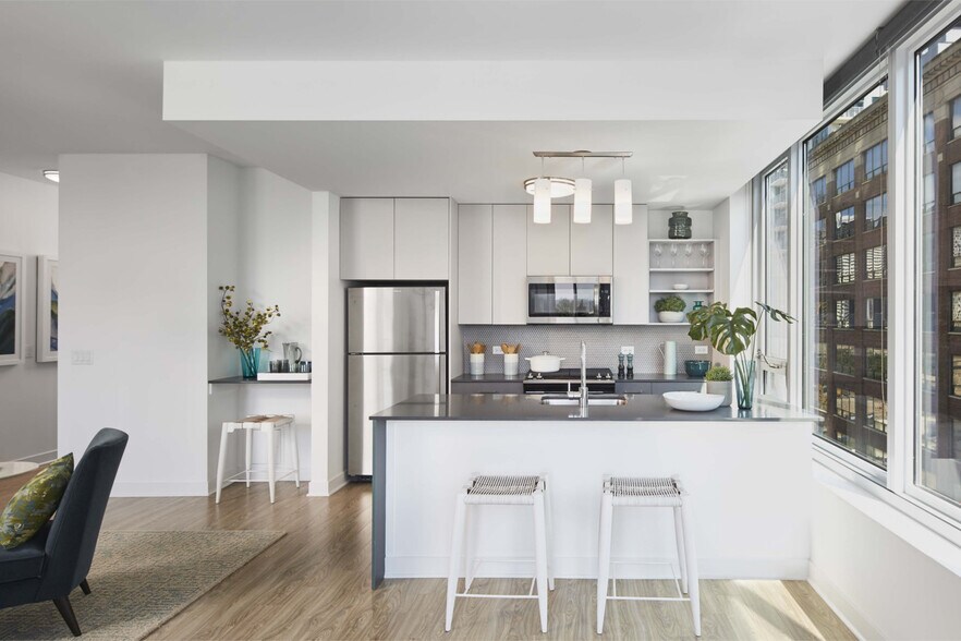 Building Photo - 611 S Wells St