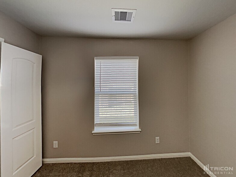 Building Photo - 2906 Trawler Pl