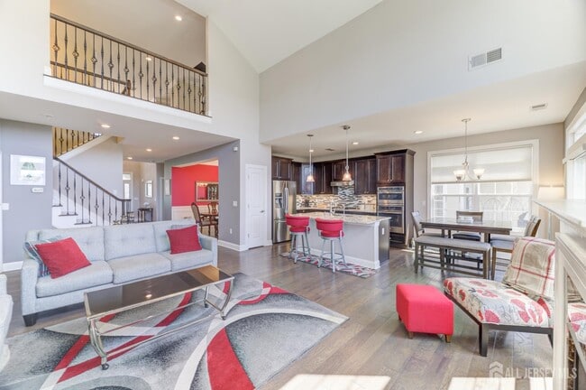 Building Photo - 6 Michelangelo Dr