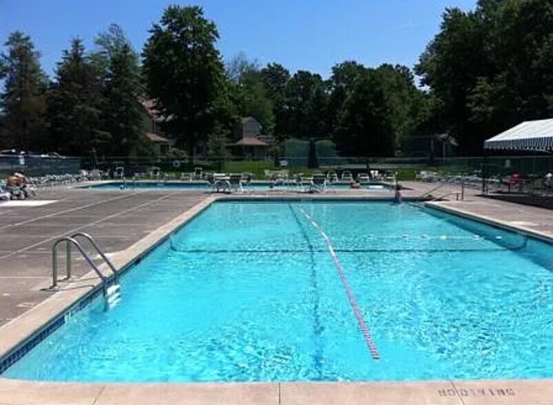 Building Photo - 120 Victory Way