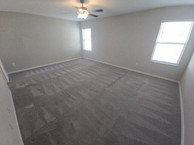 Building Photo - Gorgeous 5-Bedroom, 2.5-Bathroom Home in Riverview