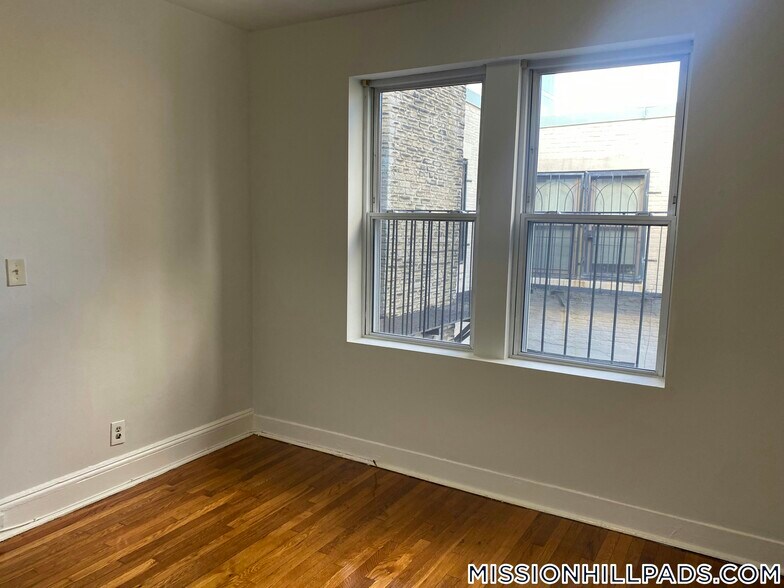Building Photo - 49 Worthington St