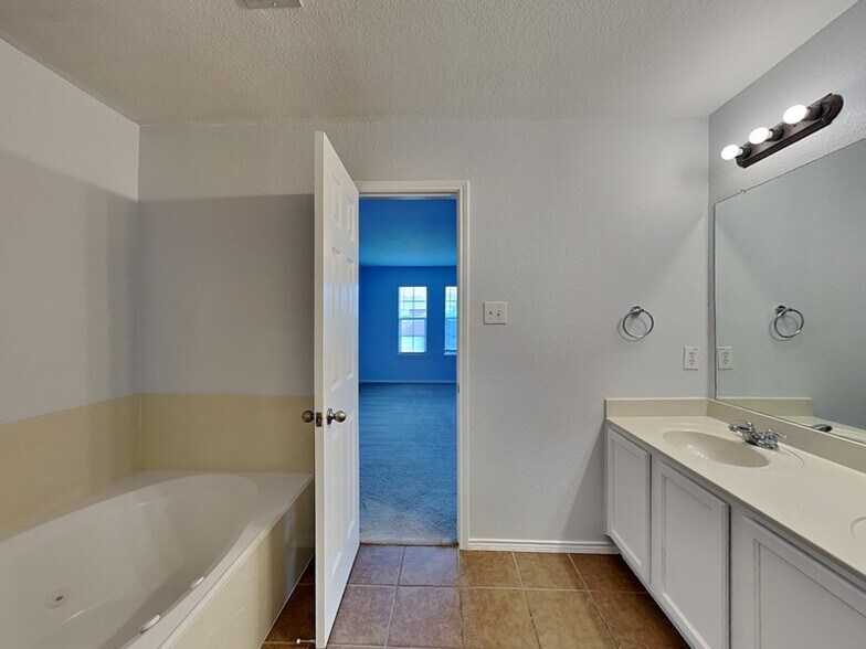 Building Photo - 12885 Kiltartan Dr