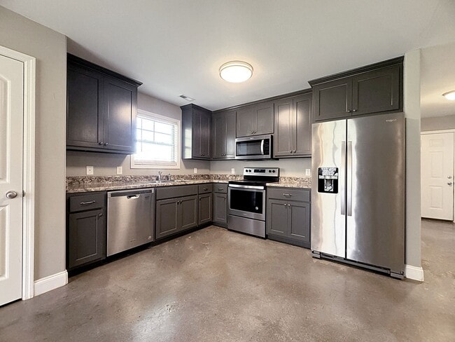 Building Photo - 698 Mulberry Rd