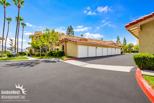 Building Photo - Breezy 2Bdm 2Ba Top-Floor Corner Condo with Mountain Views!