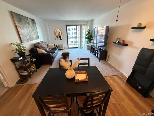 Building Photo - 360 Shore Rd