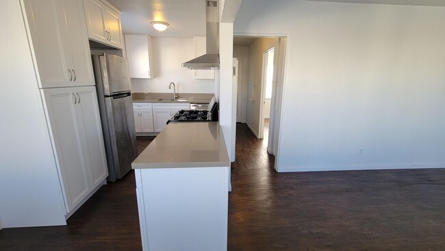 Building Photo - 1 bed, 1 bath - Point Loma