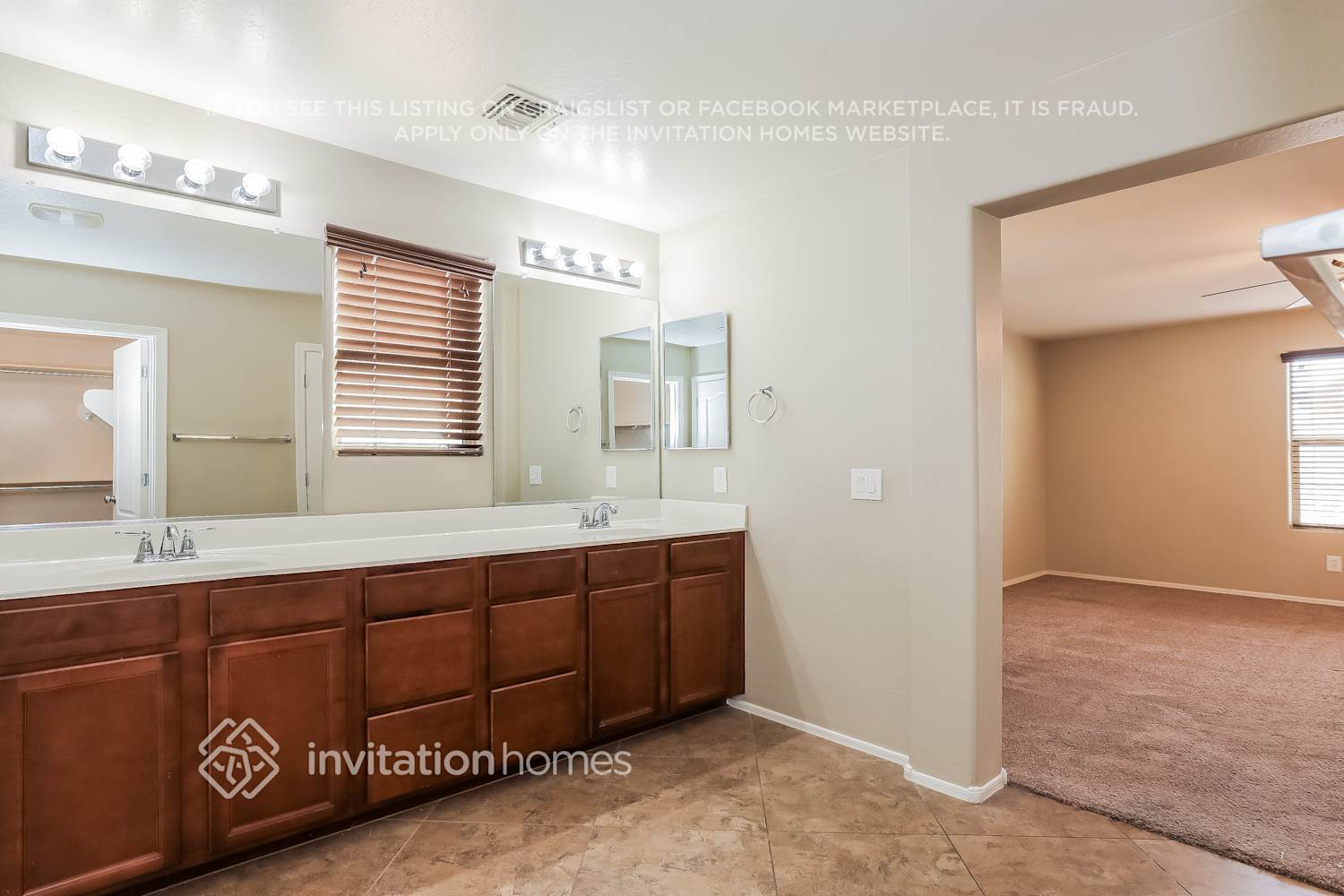 Building Photo - 2241 S Buckaroo Trail