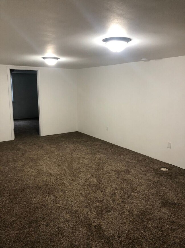 Building Photo - Adorable 3 Bed 1.5 Bath House