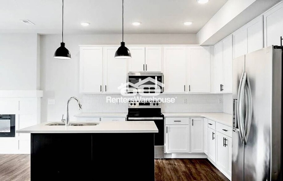 Building Photo - 3652 NE Marissa Ln