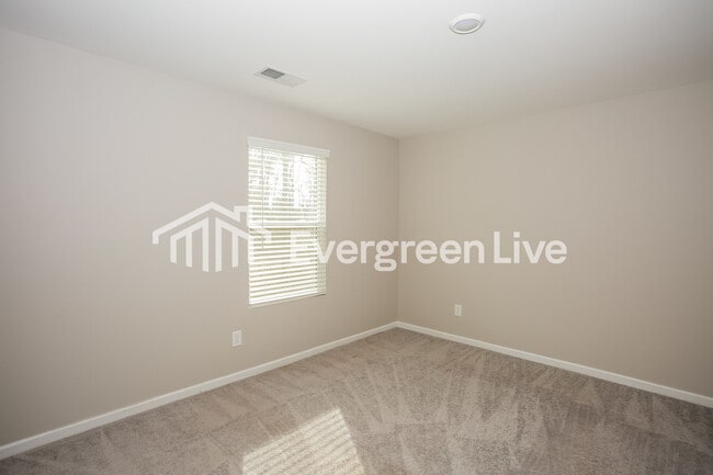 Building Photo - 331 Bell St