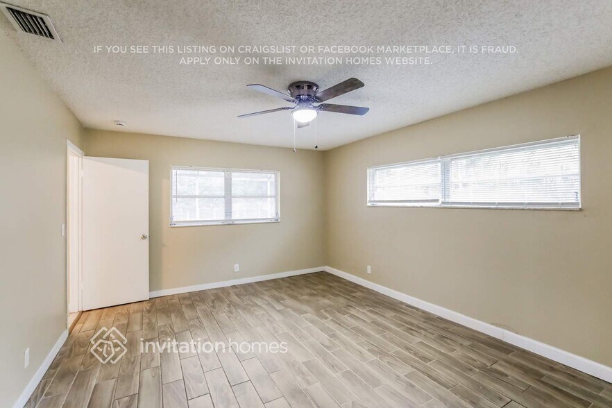 Building Photo - 10851 NW 32nd Ct