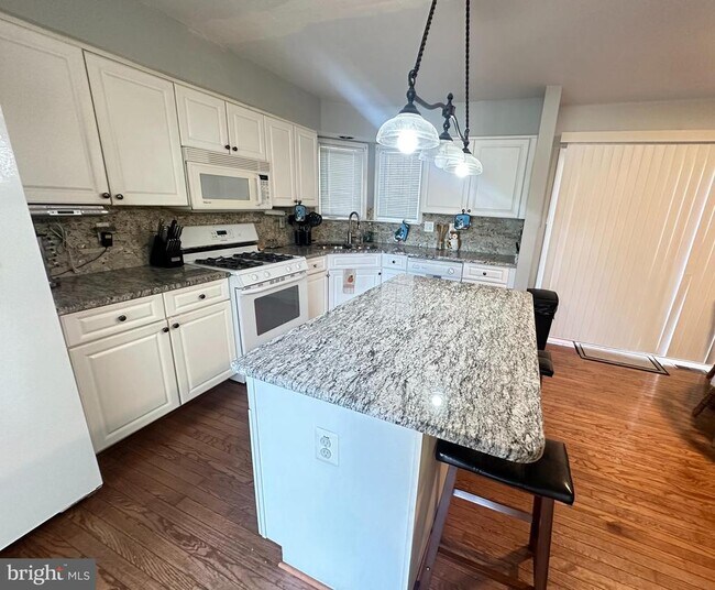 Building Photo - 541 7 Trails Dr