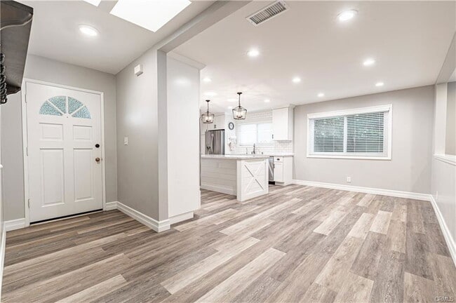 Building Photo - 4580 Hazelnut Ave