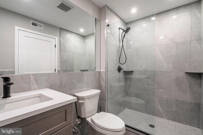 Building Photo - 2401 Washington Ave