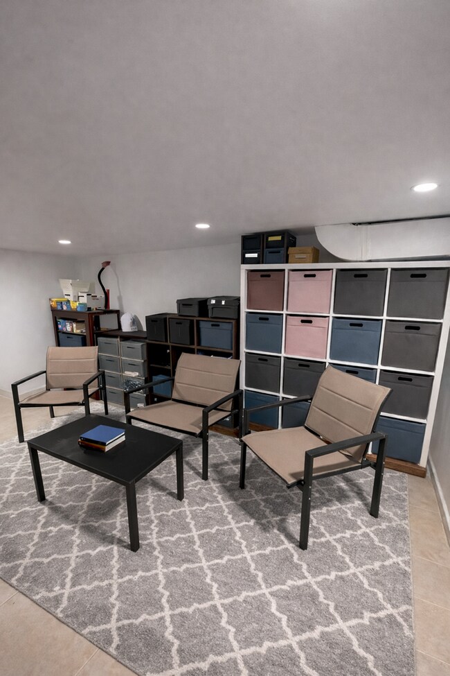 Building Photo - Beautiful 3 Bedroom House Available Near Jefferson Hospital