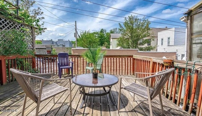 Building Photo - 257 Quail St