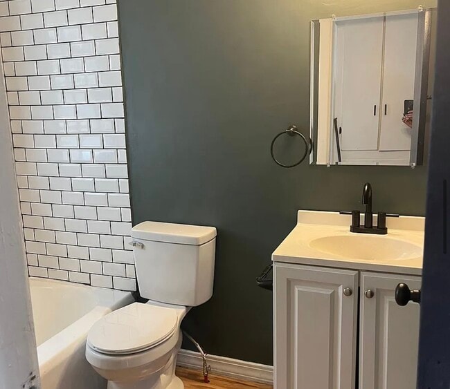 Building Photo - 2403 E Bayley St