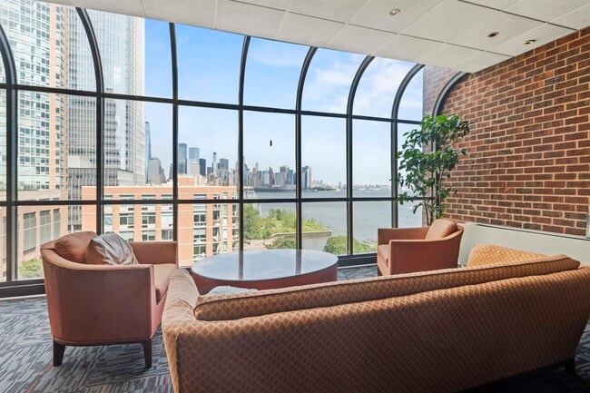 Building Photo - 1 Greene St