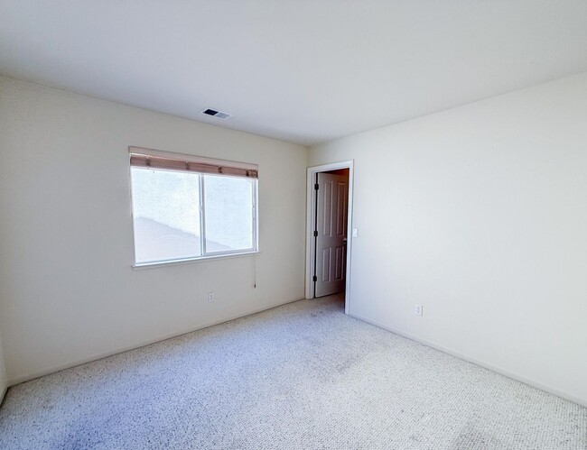 Building Photo - Spacious Milpitas 3 Bedroom 2 Bath Home