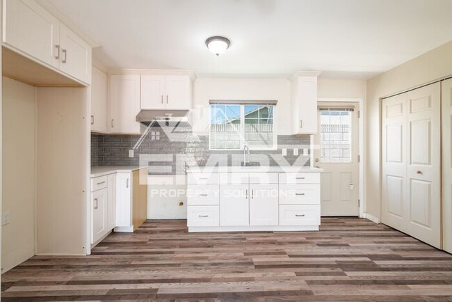 Primary Photo - New 2 Bed 1 Bath Apartment in Long Beach C...