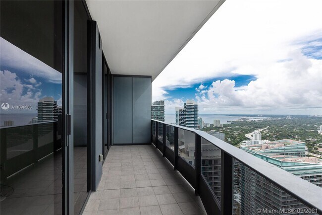 Primary Photo - 1000 Brickell Plz