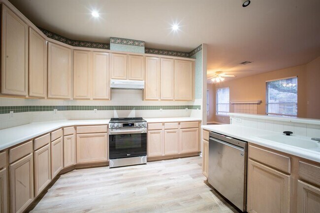 Building Photo - 8421 Cahill Dr