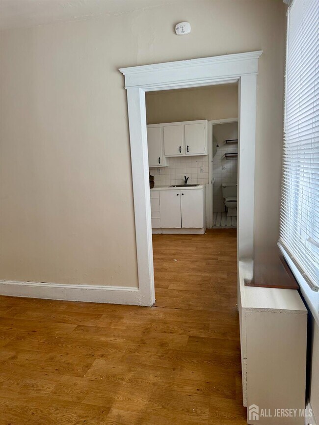 Building Photo - 127 Main St