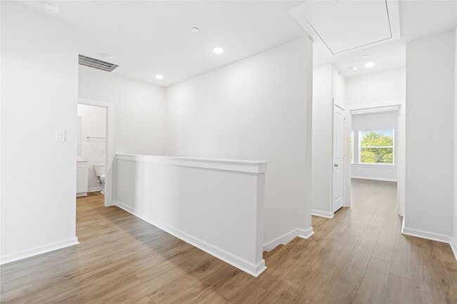 Building Photo - 3015 Dovedale St