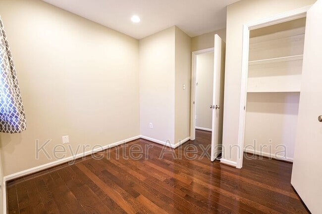 Building Photo - 1107 N Taylor St