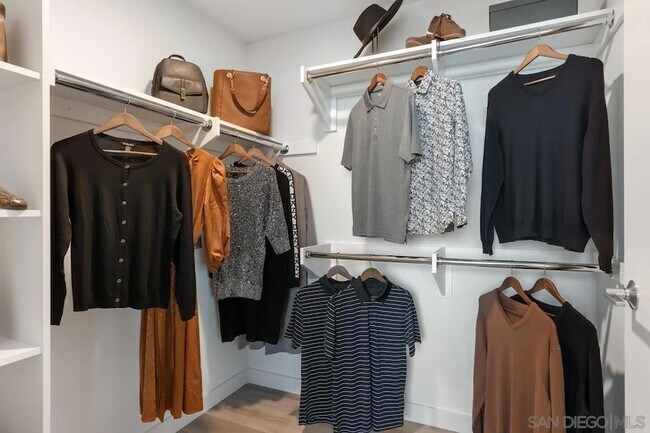 Building Photo - 525 Olive St