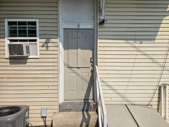 Building Photo - 254 Locust St