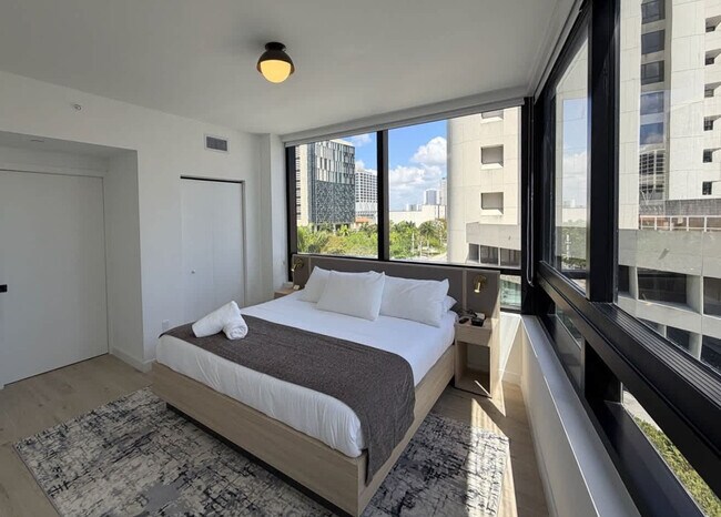 Building Photo - 225 N Miami Ave