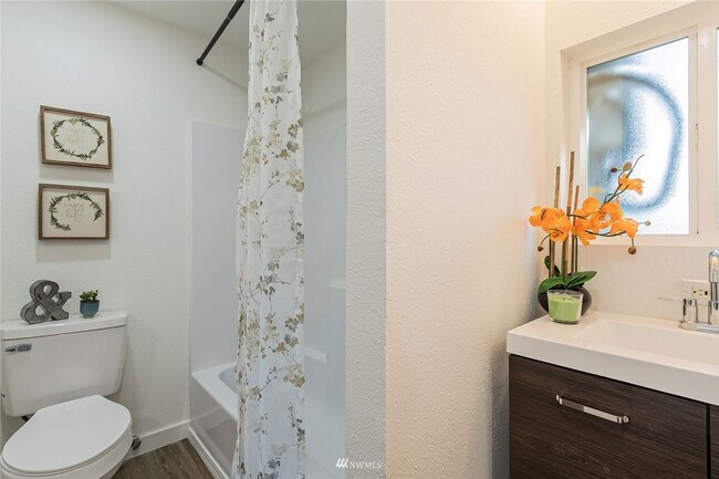 Building Photo - Great Location! 2bd, 1bath House in Tacoma!