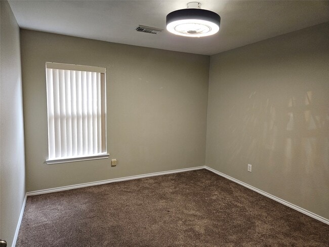 Building Photo - 2427 Colonial Springs Ln