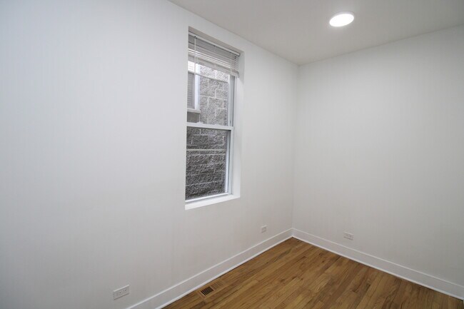 Building Photo - 1544 N Bosworth Ave