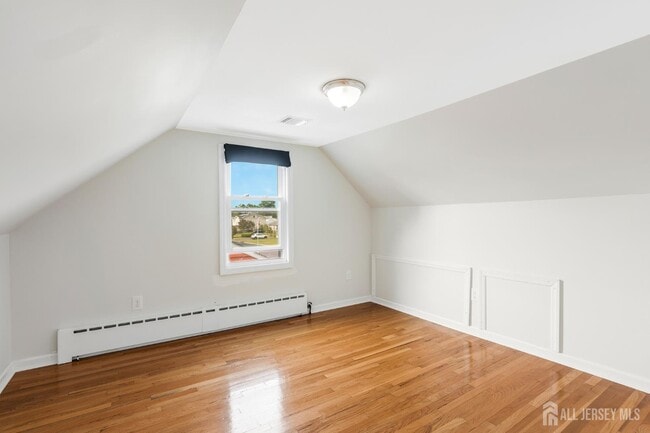 Building Photo - 372 Seneca Ave