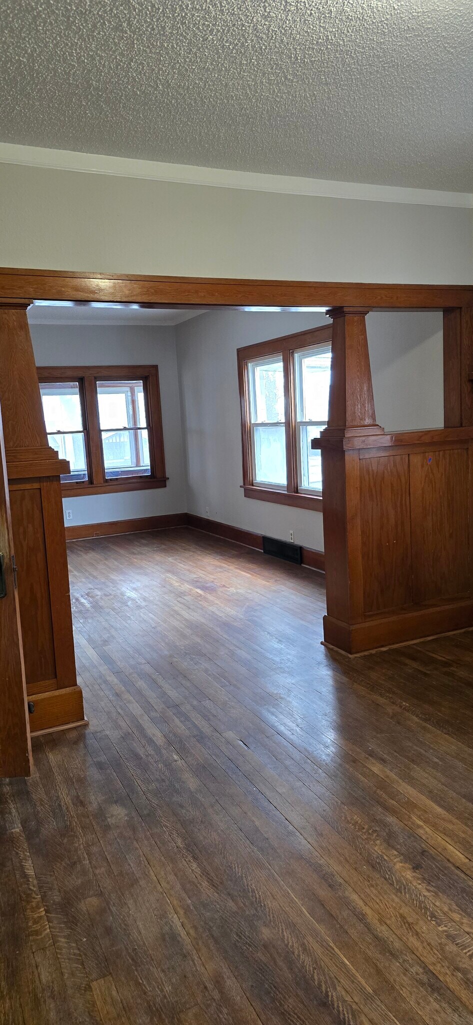 Building Photo - 1420 Thompson Ave