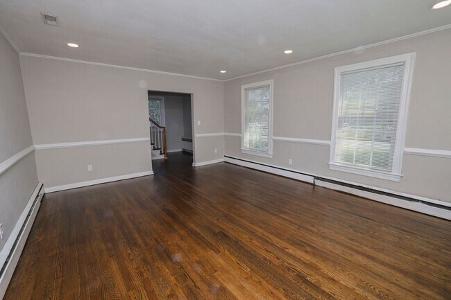 Building Photo - 3 Bedroom in Hampton Available Now!!