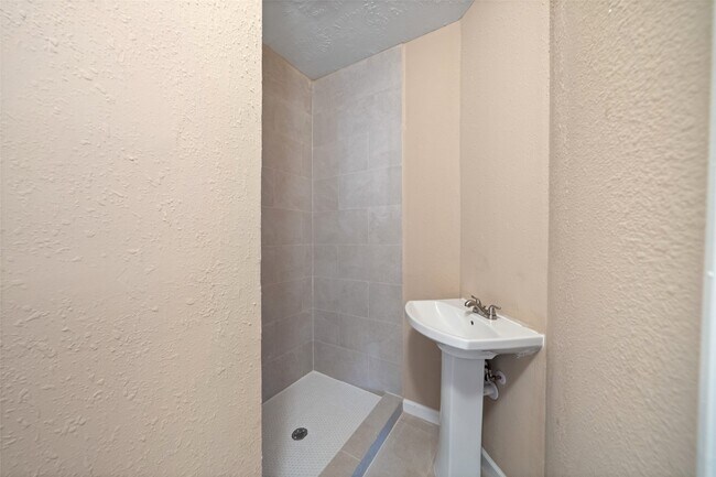 Building Photo - 23010 Prairie Lake court