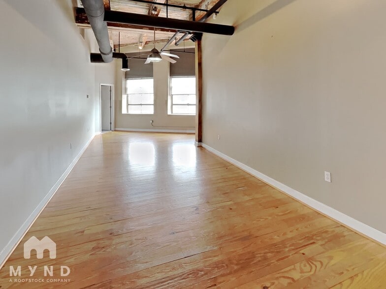 Building Photo - 326 Nelson St SW