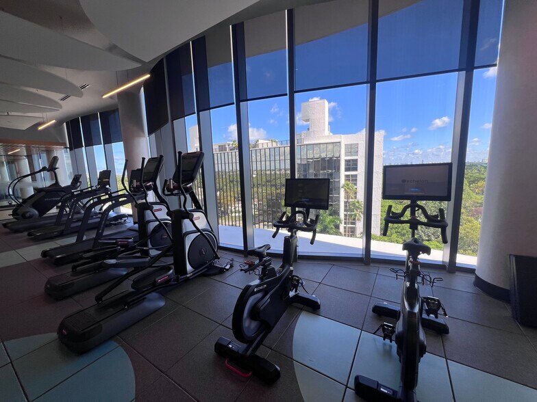 Building Photo - 556 NE 57th St