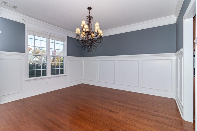 Building Photo - 4025-4025 Stowe Dr