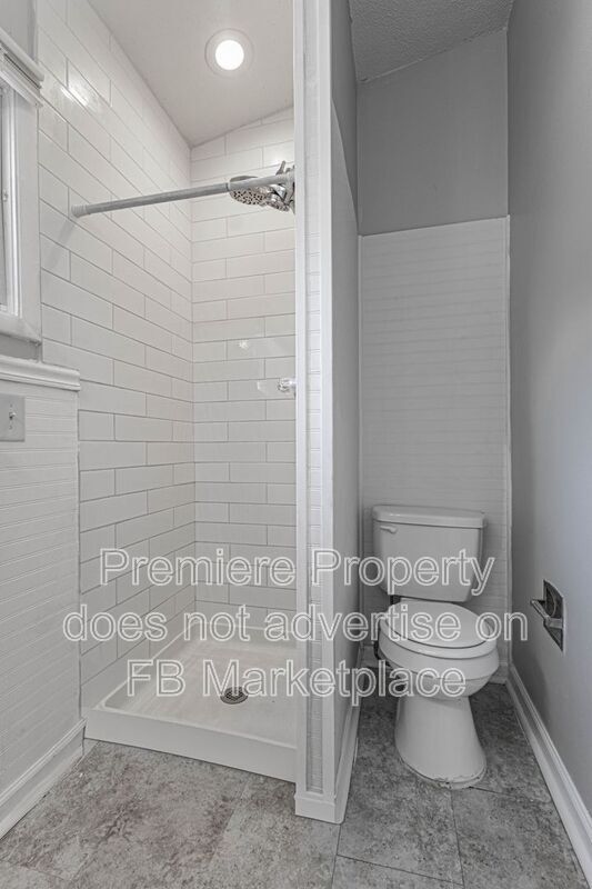 Building Photo - 6306 Fairlane Dr