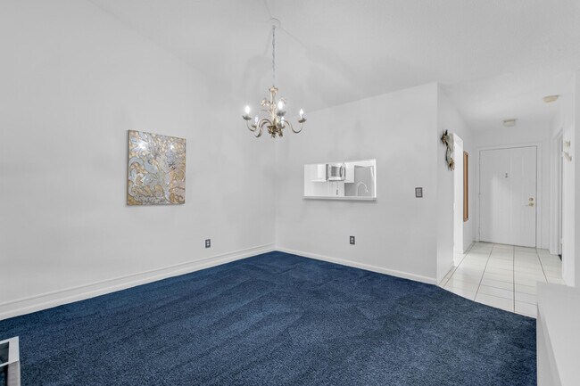 Building Photo - 300 E Club Cir