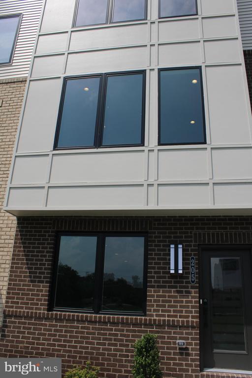 Building Photo - 205 Manion Aly