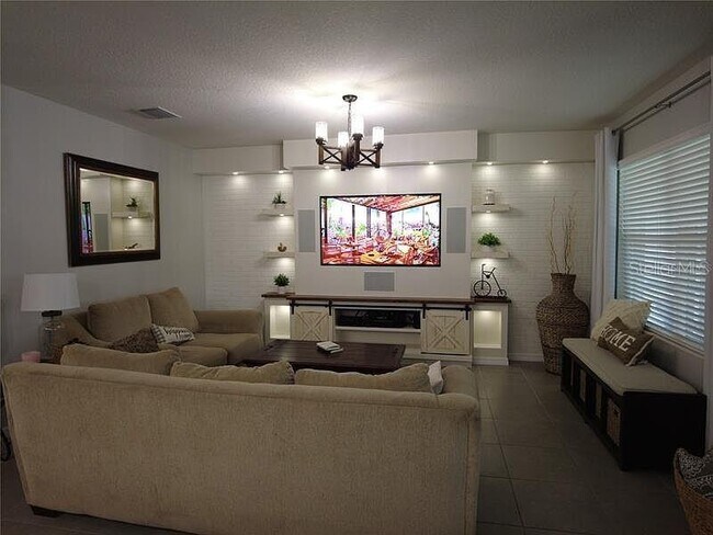 Building Photo - 32662 Brooks Hawk Ln