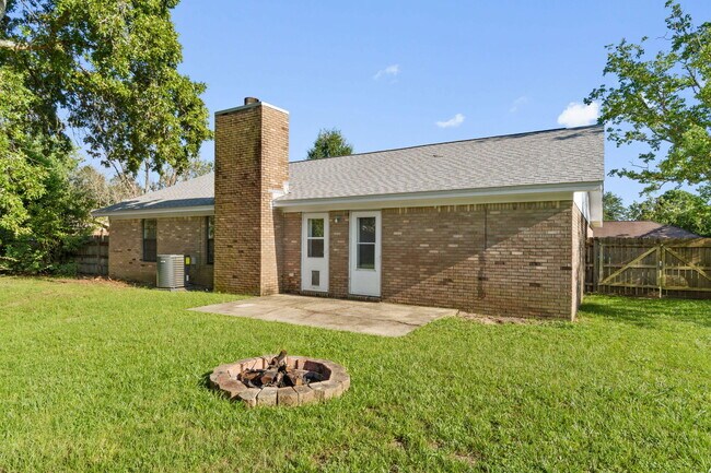 Building Photo - 502 Krest Dr