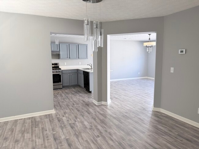 Building Photo - House 4 Beds 3 Baths